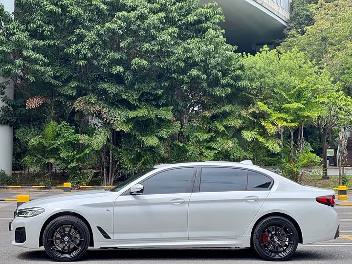 Фото 2 - BMW 5 Series
