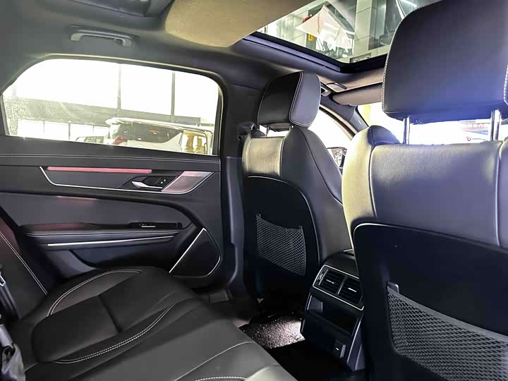 Photo 8 - Jaguar XF L