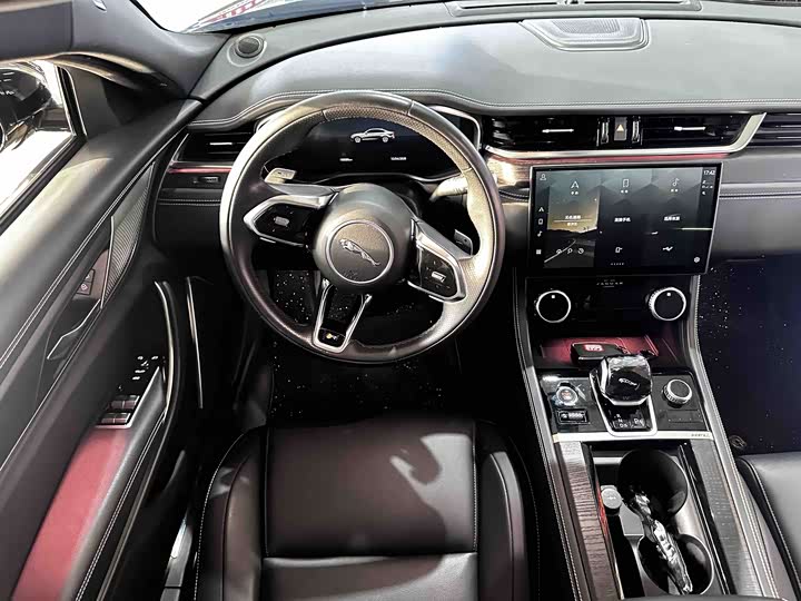 Photo 9 - Jaguar XF L