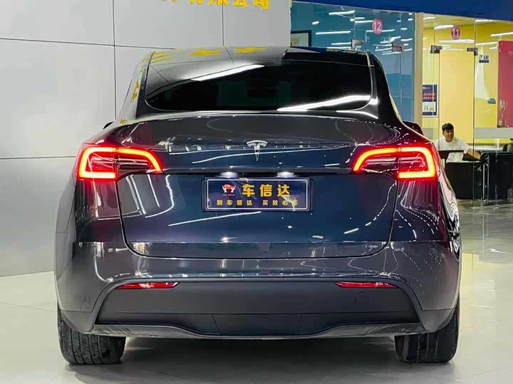 Photo 4 - Tesla Model Y
