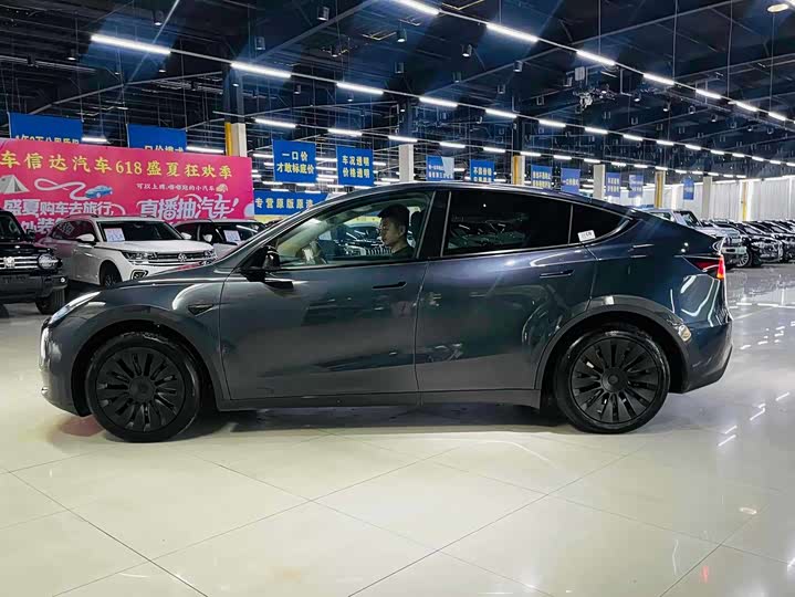 Photo 5 - Tesla Model Y