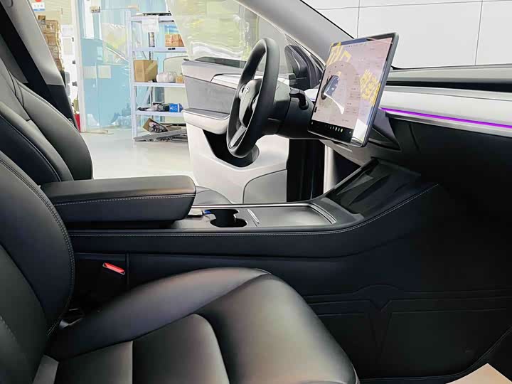 Photo 6 - Tesla Model Y
