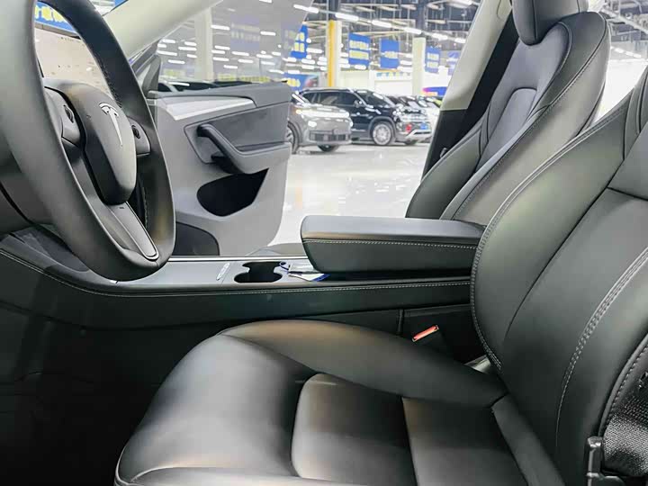 Photo 7 - Tesla Model Y