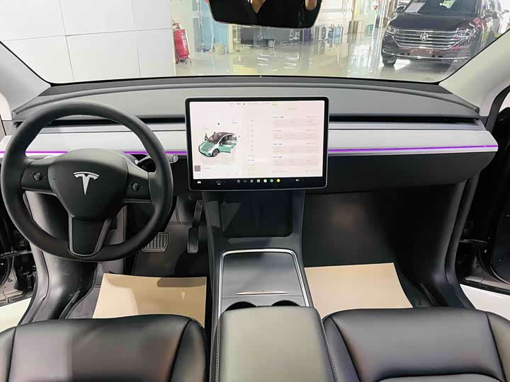 Photo 9 - Tesla Model Y