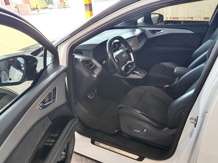 Audi Q5 e-tron 2023 2023款 40 e-tron 星耀型 机甲套装