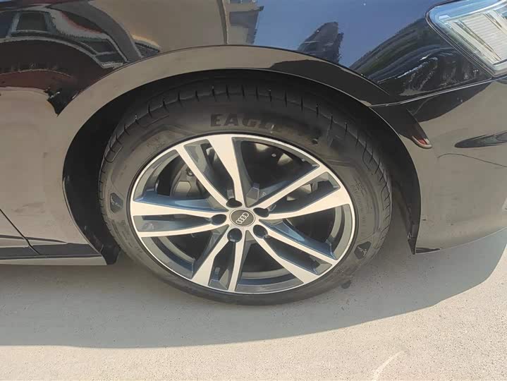 Фото 6 - Audi A6L