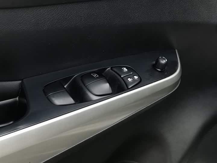 Nissan Terra 2020 2020款 2.5L XL Upper 4WD 自动四驱豪华版