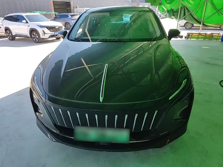 Фото 3 - Hongqi E-QM5