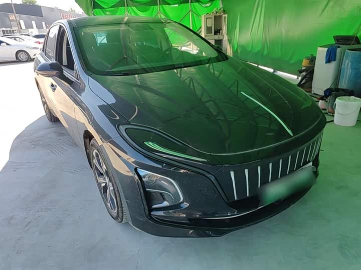 Фото 4 - Hongqi E-QM5