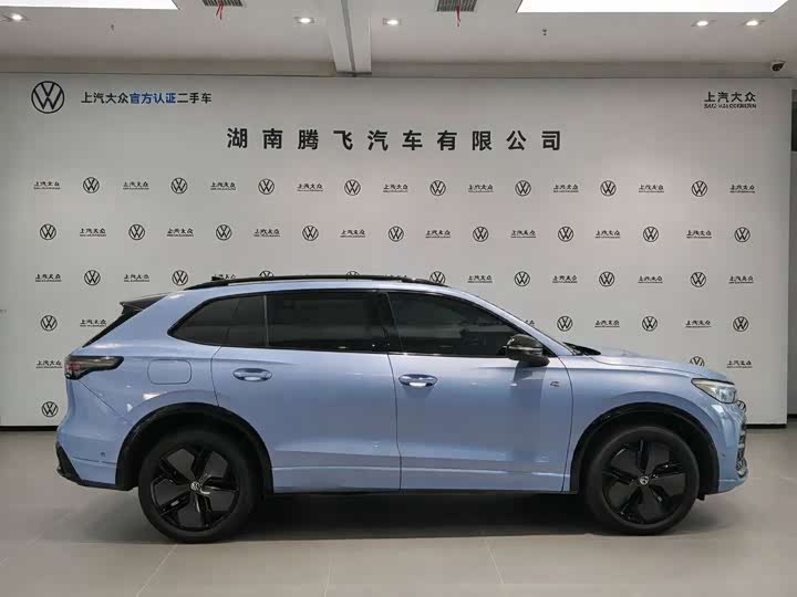 Фото 2 - Volkswagen Tiguan L Pro