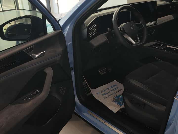 Фото 8 - Volkswagen Tiguan L Pro