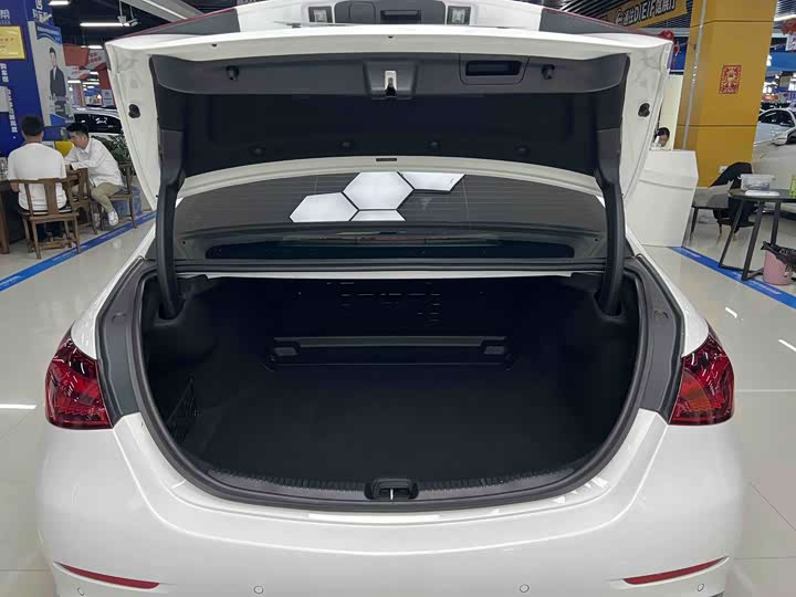Фото 4 - Mercedes-Benz C-Class