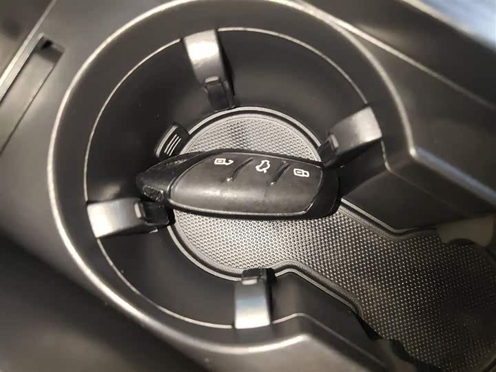 Фото 9 - Roewe RX5