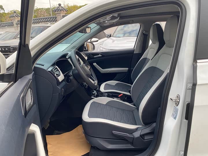 Volkswagen Tharu 2025 2025款 新锐 1.5L 锐意版