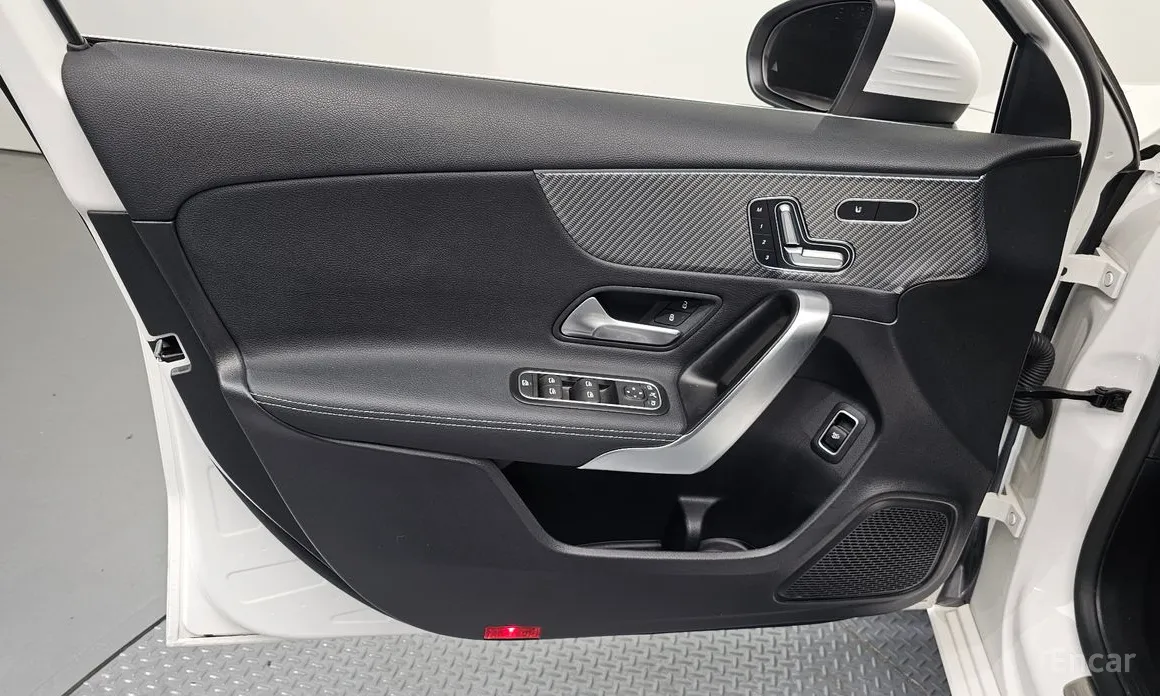 Фото 24 - Mercedes-Benz A-Class
