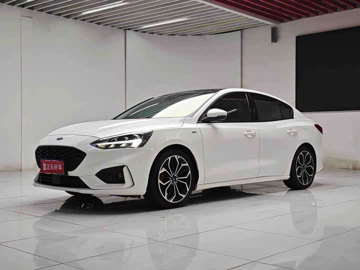 Ford Focus 2021 2021款 三厢 EcoBoost 180 自动ST Line