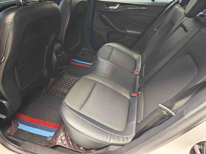 Ford Focus 2021 2021款 三厢 EcoBoost 180 自动ST Line