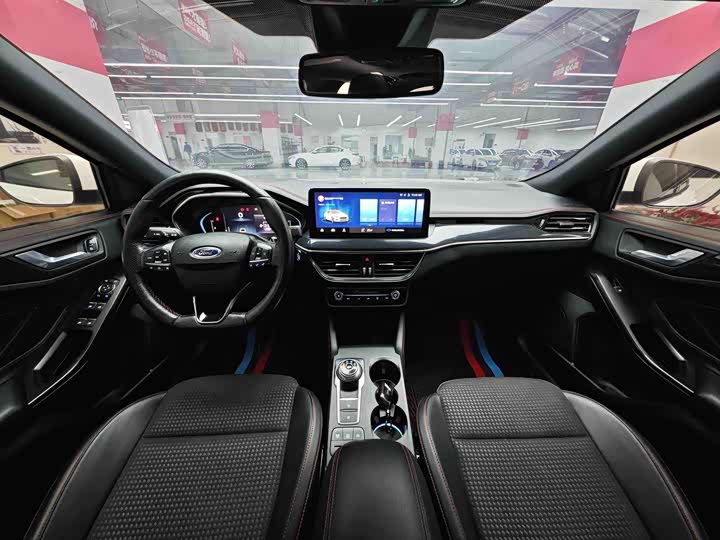 Ford Focus 2021 2021款 三厢 EcoBoost 180 自动ST Line