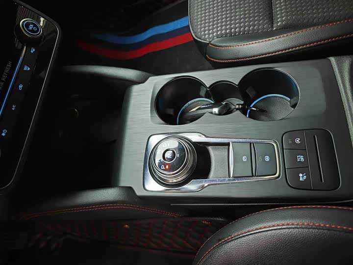 Ford Focus 2021 2021款 三厢 EcoBoost 180 自动ST Line