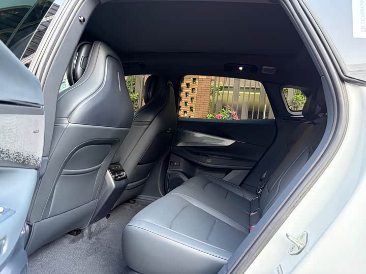 Lynk & Co 08 EM-P Hybrid 2026 2026款 160长续航Max
