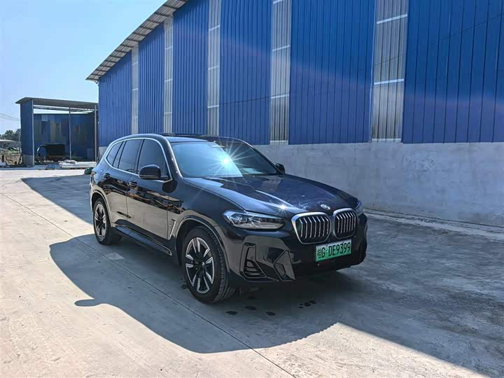 Photo 2 - BMW iX3