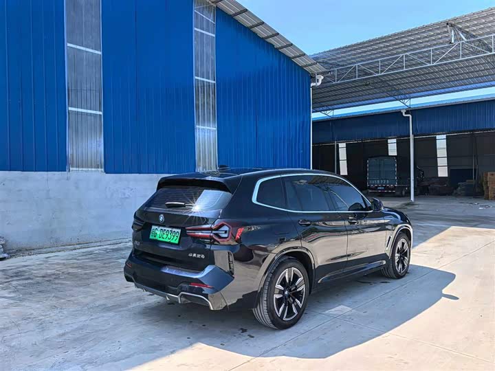 Photo 4 - BMW iX3