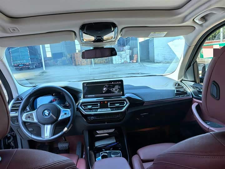 Photo 8 - BMW iX3