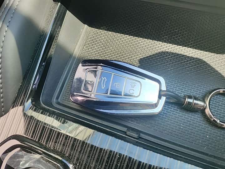 Zdjęcie 9 - Geely Monjaro