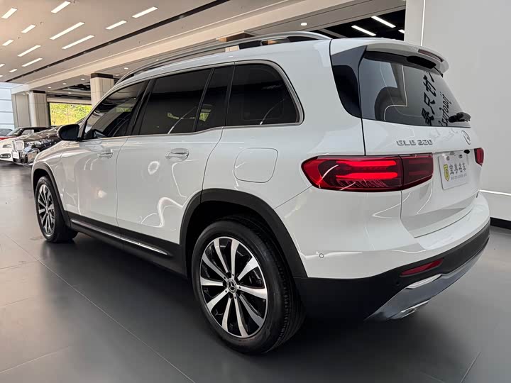 Фото 4 - Mercedes-Benz GLB-Class