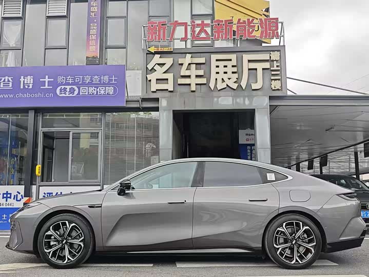 Geely Galaxy E8 2025 2025款 700km 远航智驾版