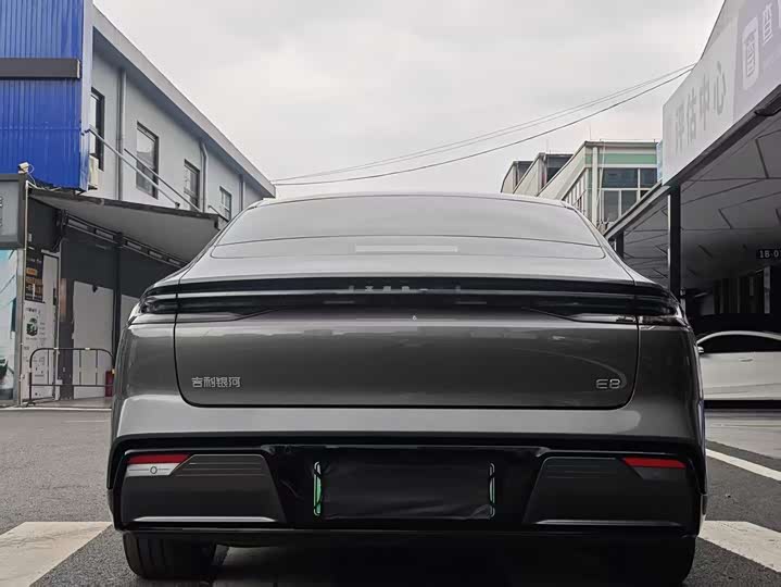 Geely Galaxy E8 2025 2025款 700km 远航智驾版