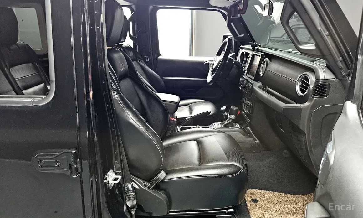 Photo 10 - Jeep Wrangler