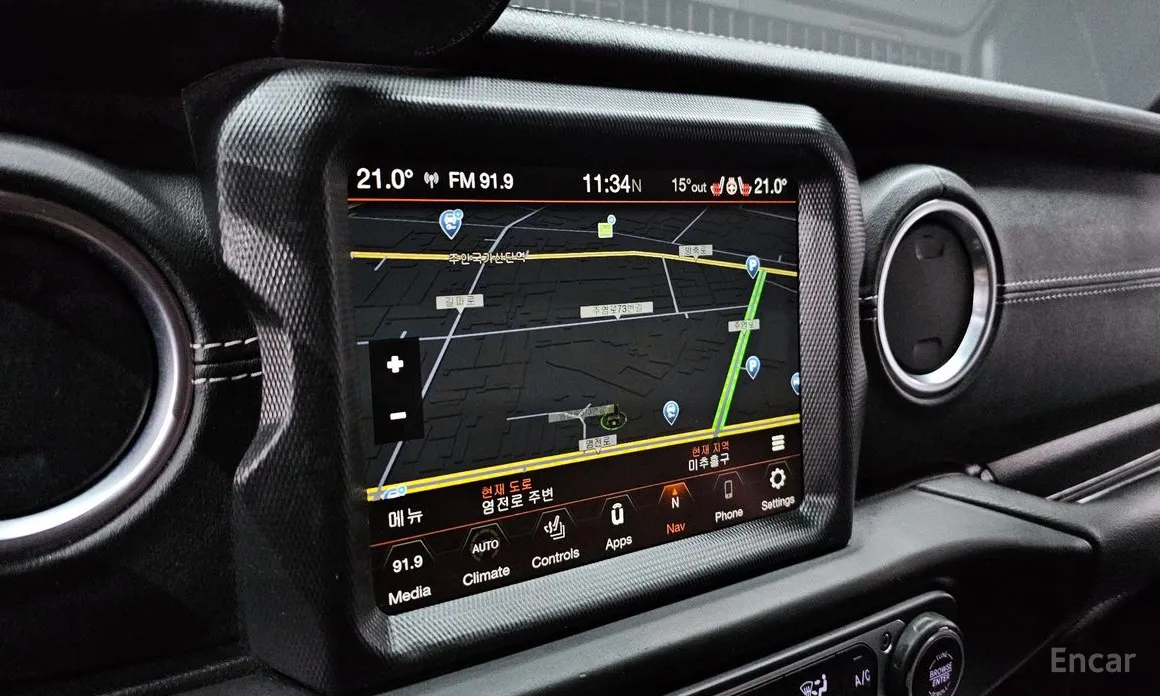 Photo 13 - Jeep Wrangler