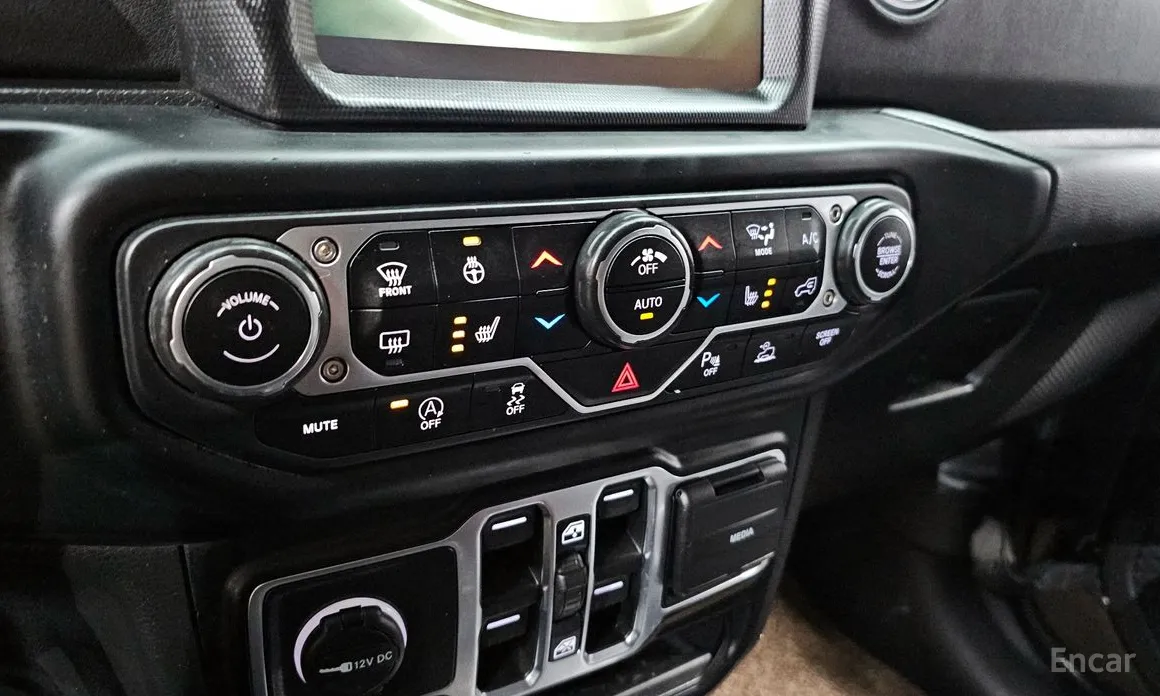 Photo 16 - Jeep Wrangler
