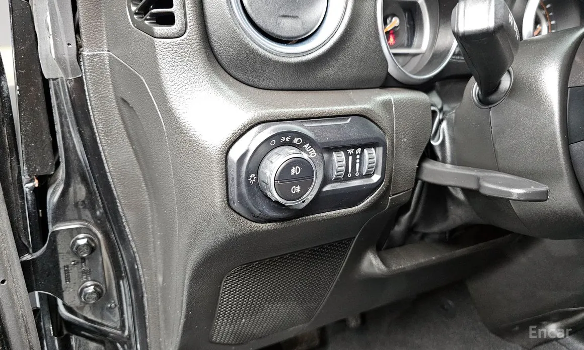 Photo 18 - Jeep Wrangler