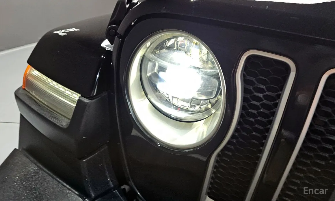Photo 22 - Jeep Wrangler
