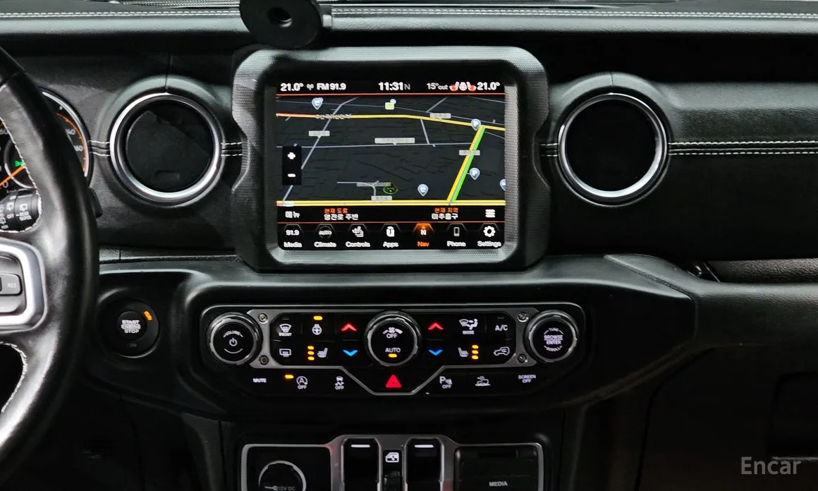 Photo 27 - Jeep Wrangler