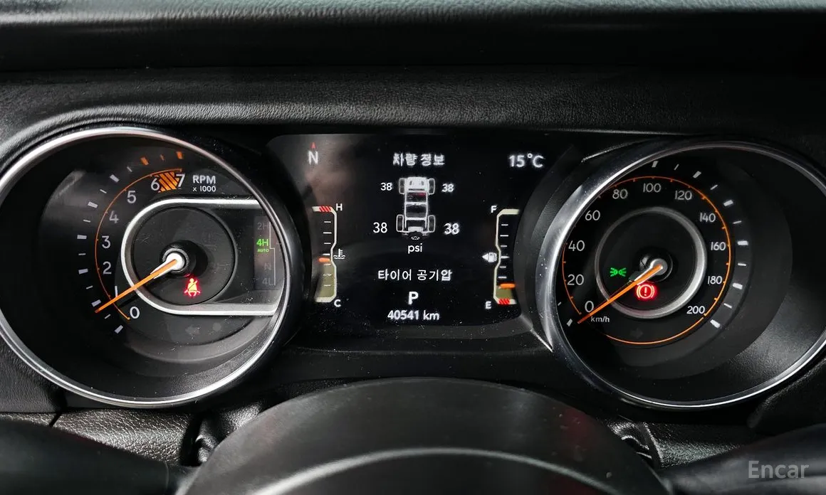 Photo 8 - Jeep Wrangler