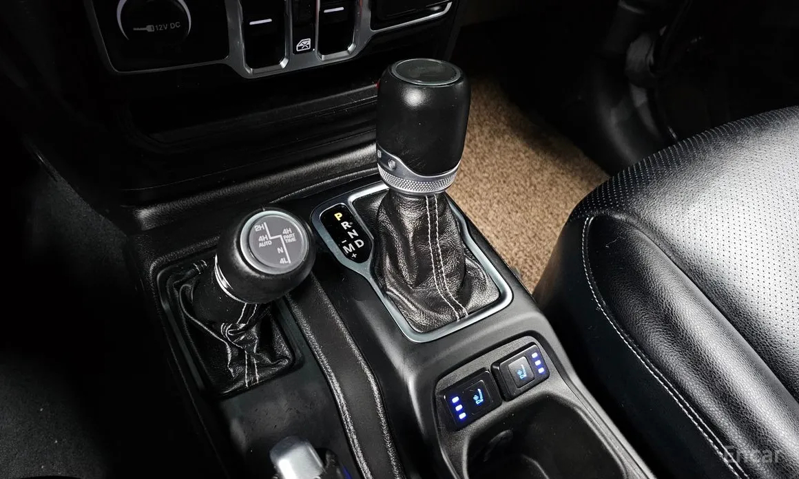 Photo 9 - Jeep Wrangler