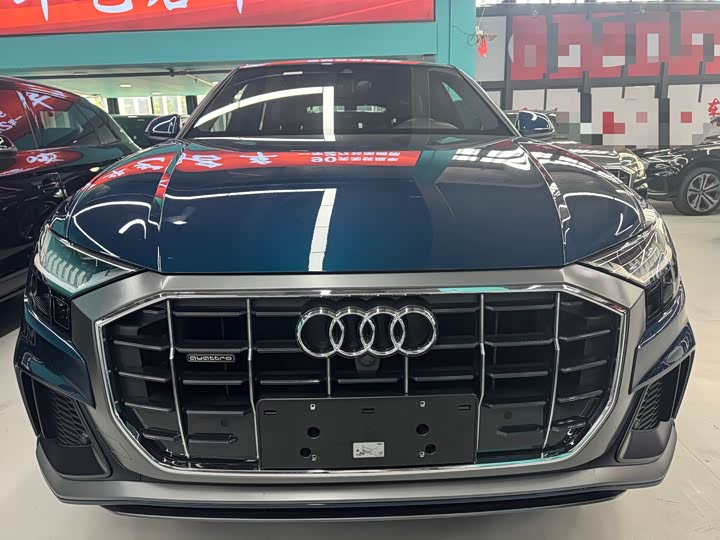Фото 2 - Audi Q8