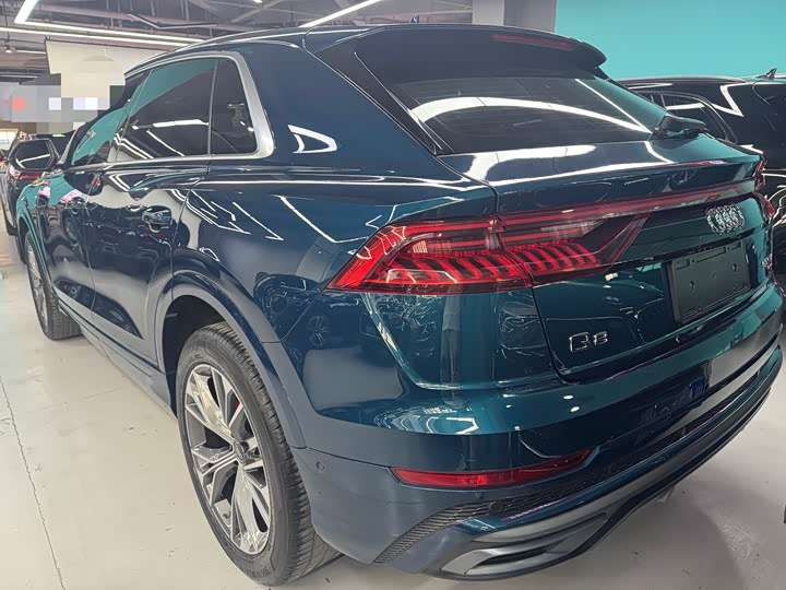 Фото 3 - Audi Q8