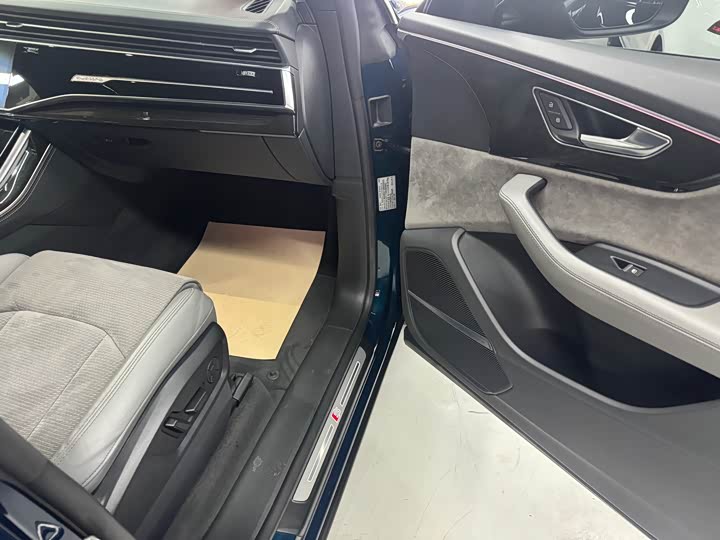 Фото 6 - Audi Q8