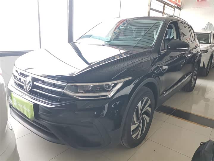 Volkswagen Tiguan L Pro 2025 2025款 出众款 300TSI 自动两驱龙腾版