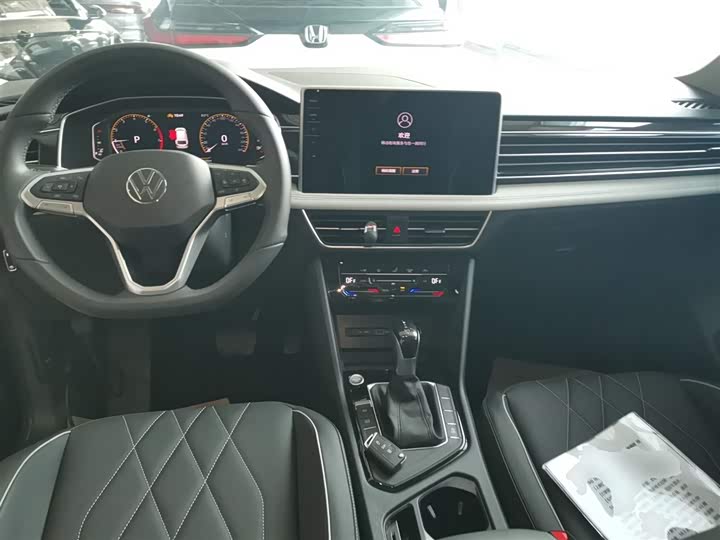 Volkswagen Tiguan L Pro 2025 2025款 出众款 300TSI 自动两驱龙腾版