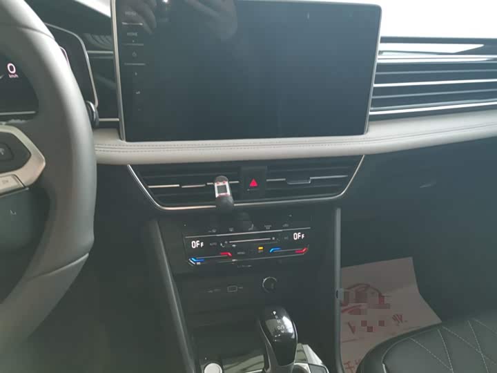 Volkswagen Tiguan L Pro 2025 2025款 出众款 300TSI 自动两驱龙腾版