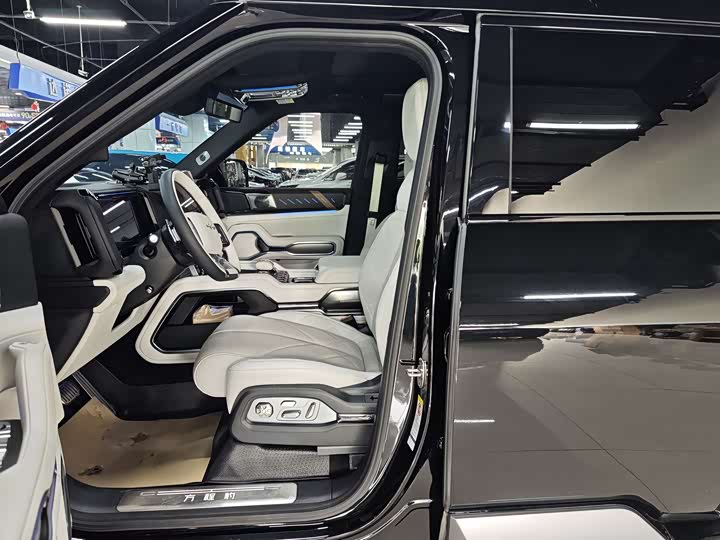 BYD FangChengBao Leopard 8 2025 2025款 智勇旗舰无人机版 6座