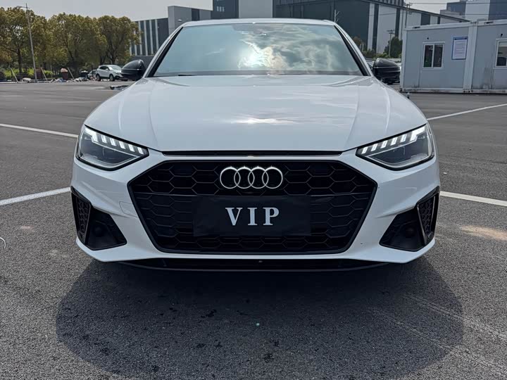 Фото 1 - Audi A4L