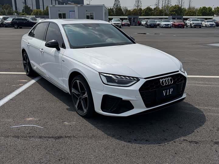 Фото 3 - Audi A4L