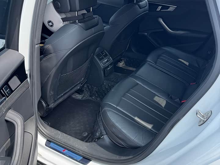 Фото 5 - Audi A4L