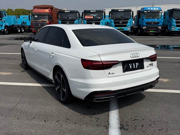 Фото 8 - Audi A4L